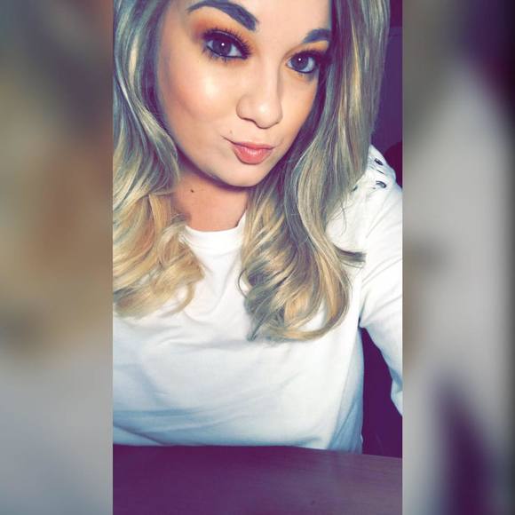 Meet your Posher, Brooke ilene-Posh Ambassador 💕 - Picture 3 of 5